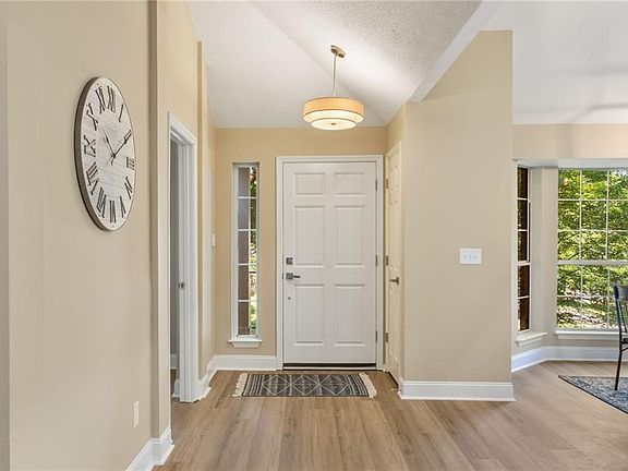 4th image of 365 E Willow Run