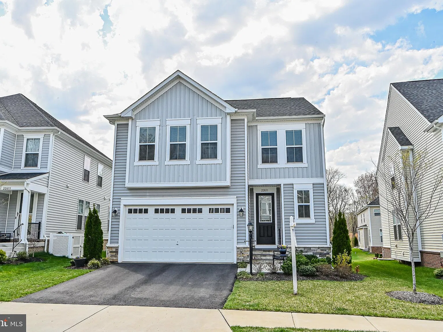4 bed, 4.5 bath, 3642 sqft, $4,900 — Photo 1