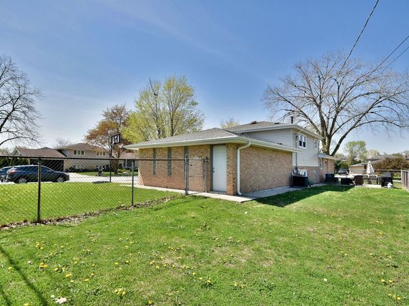 9137 Moody Ave, Oak Lawn, IL 60453