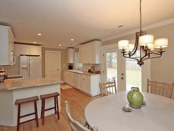 5th image of 894 Wellington Dr