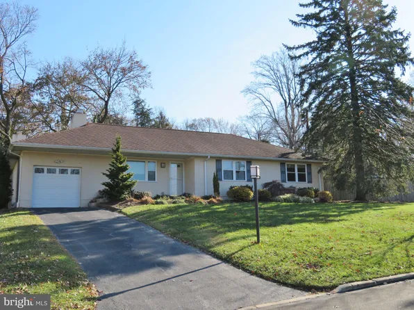 4134 Twynnwood Rd, Lafayette Hill, PA 19444