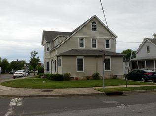 90 Newbridge Rd, Hicksville, NY 11801