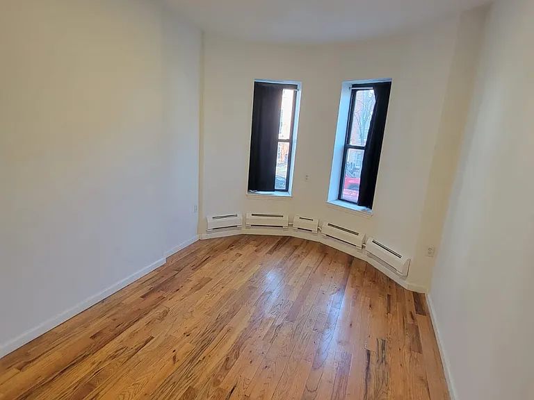 284 14th St #1R — Photo 7
