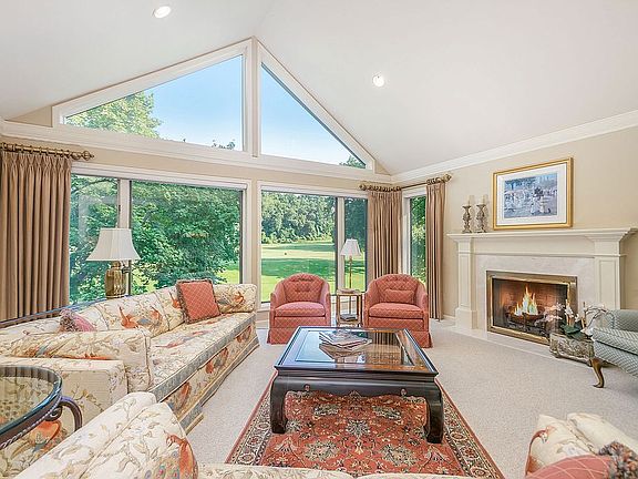 5th image of 3484 Charlevoix Dr SE