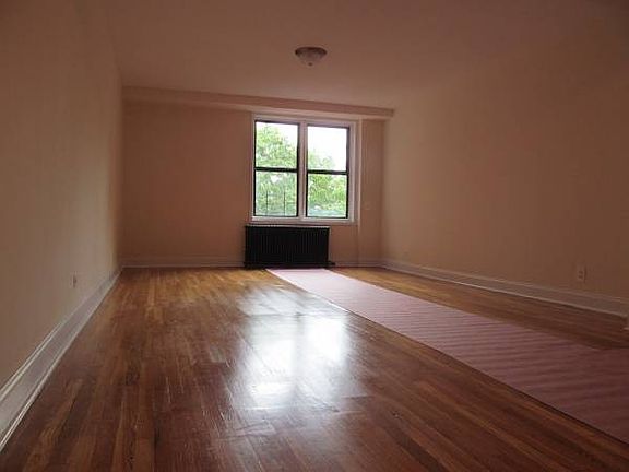 4th image of 90 Laurel Hill Ter APT 3H