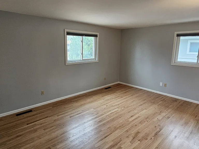 1805 S Pratt Pkwy — Photo 9