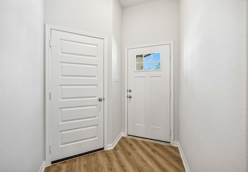 22408 Kinley St - Neches - Entry
