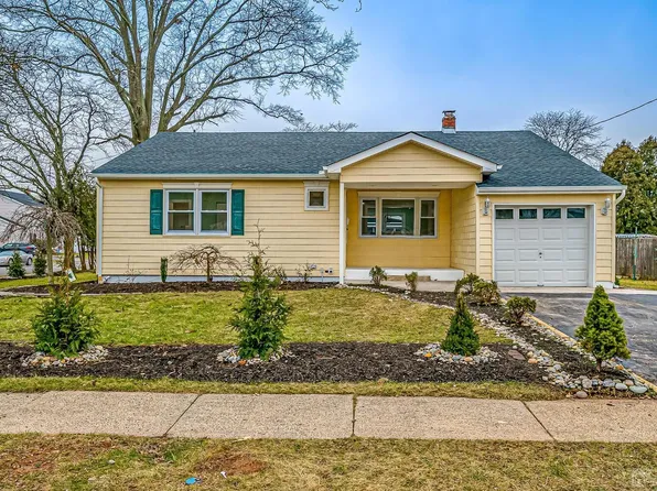 1 Barbara Pl, Edison, NJ 08817