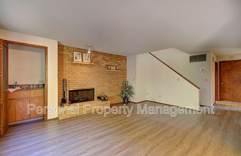 1st image of 4613 E 18th St APT 27