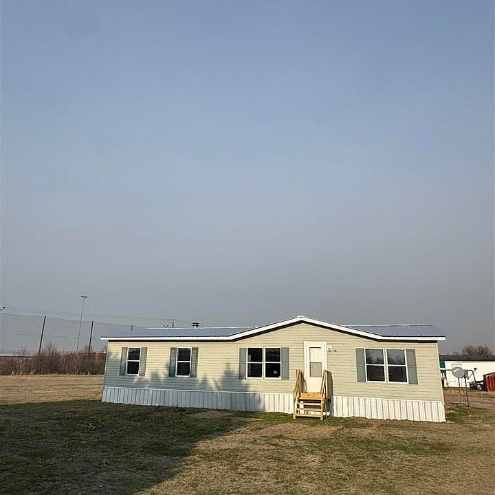 1st image of 900 Champion Ln