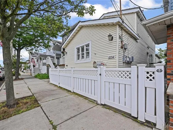 12-34 Cross Bay Blvd, Far Rockaway, NY 11693