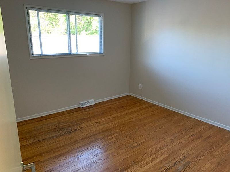 Winnipeg Apartment for rent - 3 Bedrooms — photo 4