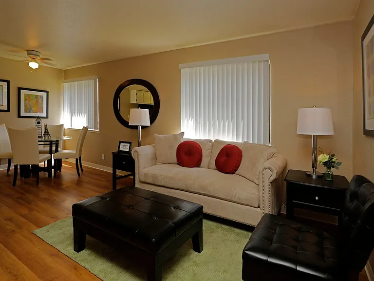 Acacia Apartments — Photo 5