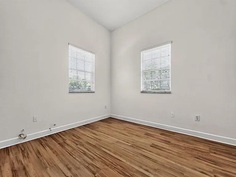 625 SW 146th Ter — Photo 16
