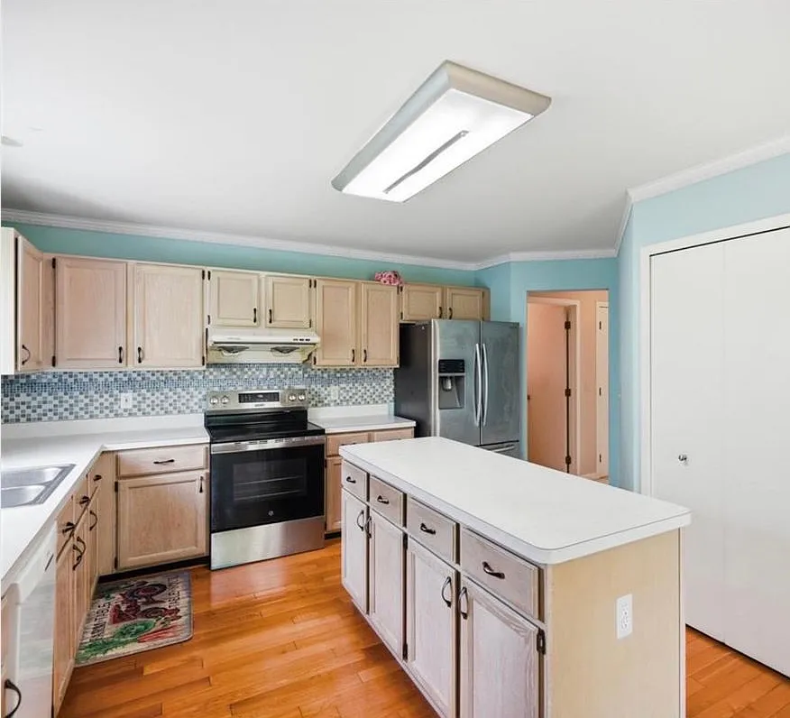 3 bed, 3.0 bath, 2086 sqft, $3,000 — Photo 3