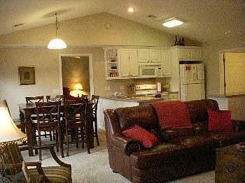 2nd image of 6 Saint Ives Ln