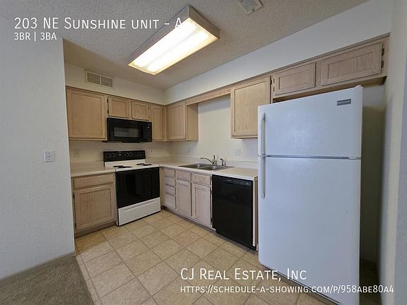 4th image of 203 NE Sunshine St APT A