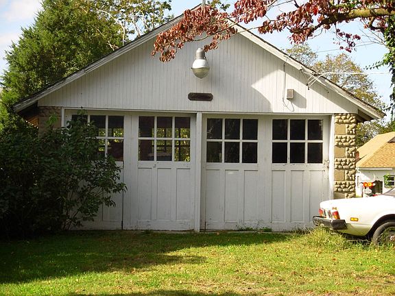 Detached Garage