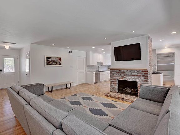 5th image of 1648 Willowmont Ave