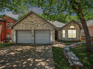 1509 Arbor Ridge Dr, Fort Worth, TX 76112