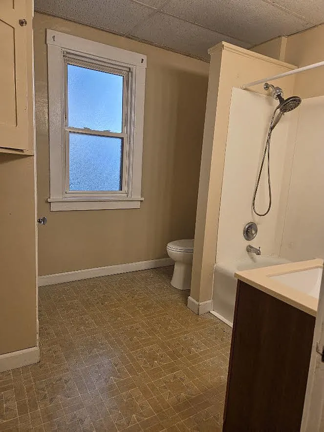 2 bed, $1,100 — Photo 2