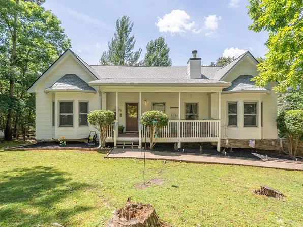 904 Villa Dr, Ellijay, GA 30540