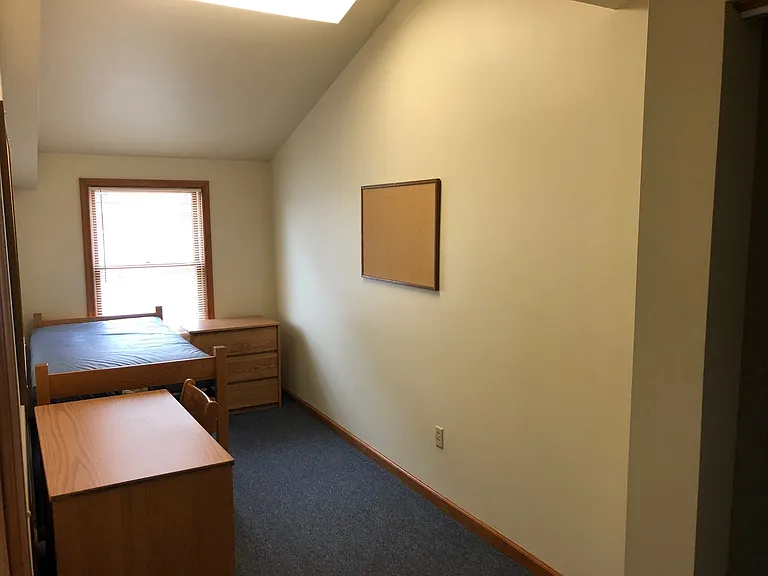 235 Catherine St — Photo 16