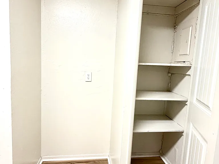 317 Byrne St — Photo 7