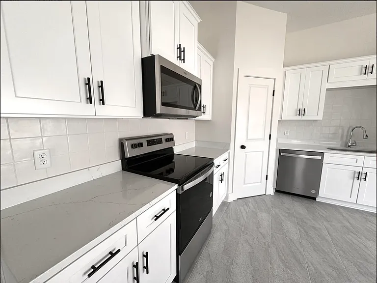 4609 Yukon Dr — Photo 7