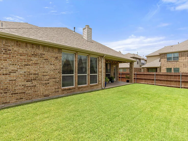 8720 Devonshire Dr — Photo 33