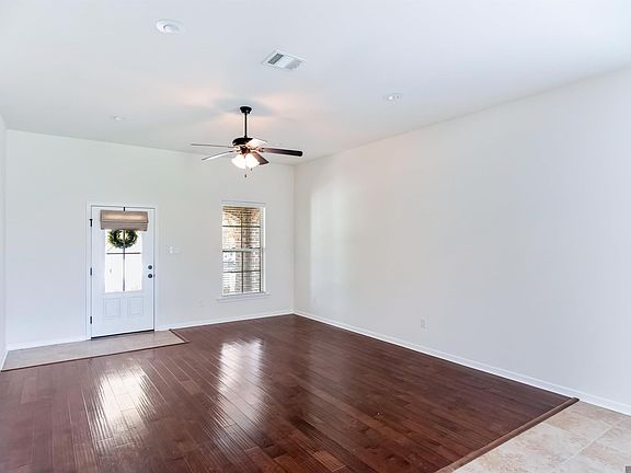 4th image of 18341 Sunset Park Dr