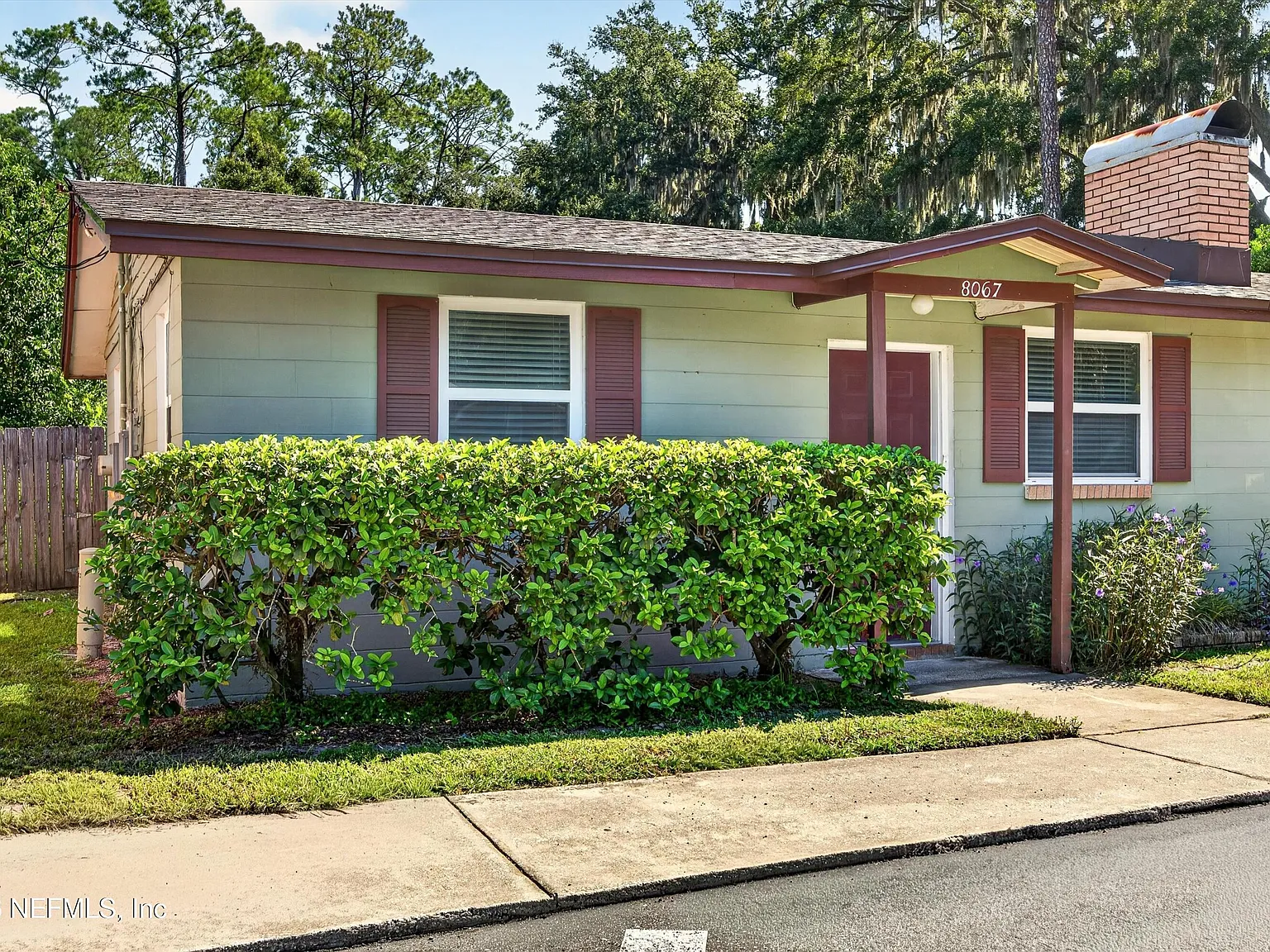 2 bed, 1.0 bath, 624 sqft, $1,200 — Photo 2