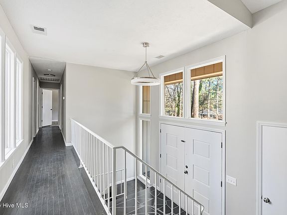 3rd image of 1431 Cumberland Circle