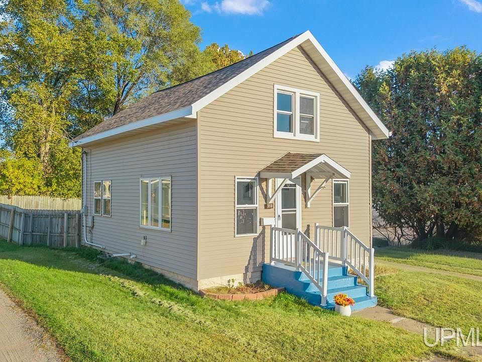 1st image of 213 Pinehurst St