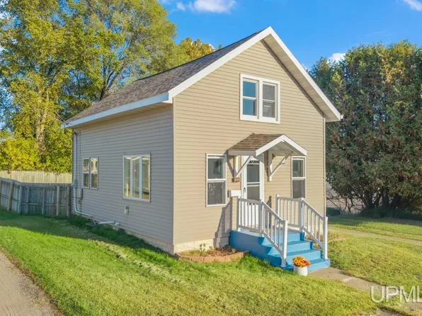 213 Pinehurst St, Kingsford, MI 49802