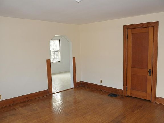 Living Room with entrance to kitchen