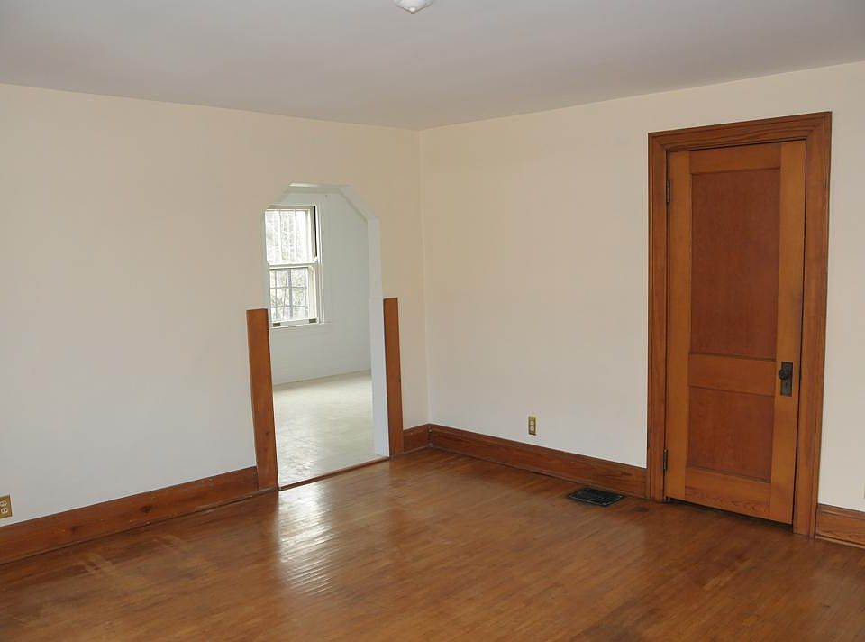 Living Room with entrance to kitchen