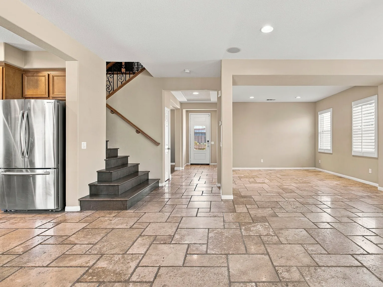 4 bed, 3478 sqft, $4,400 — Photo 3