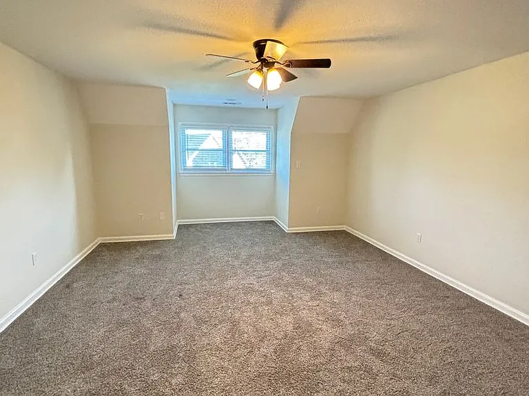 990 Eagle Ridge Cv — Photo 41