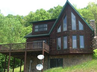 711 Lakeview Dr, Horner, WV 26342