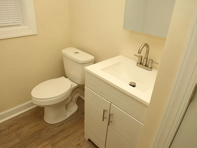 324 Caroline Ave — Photo 10