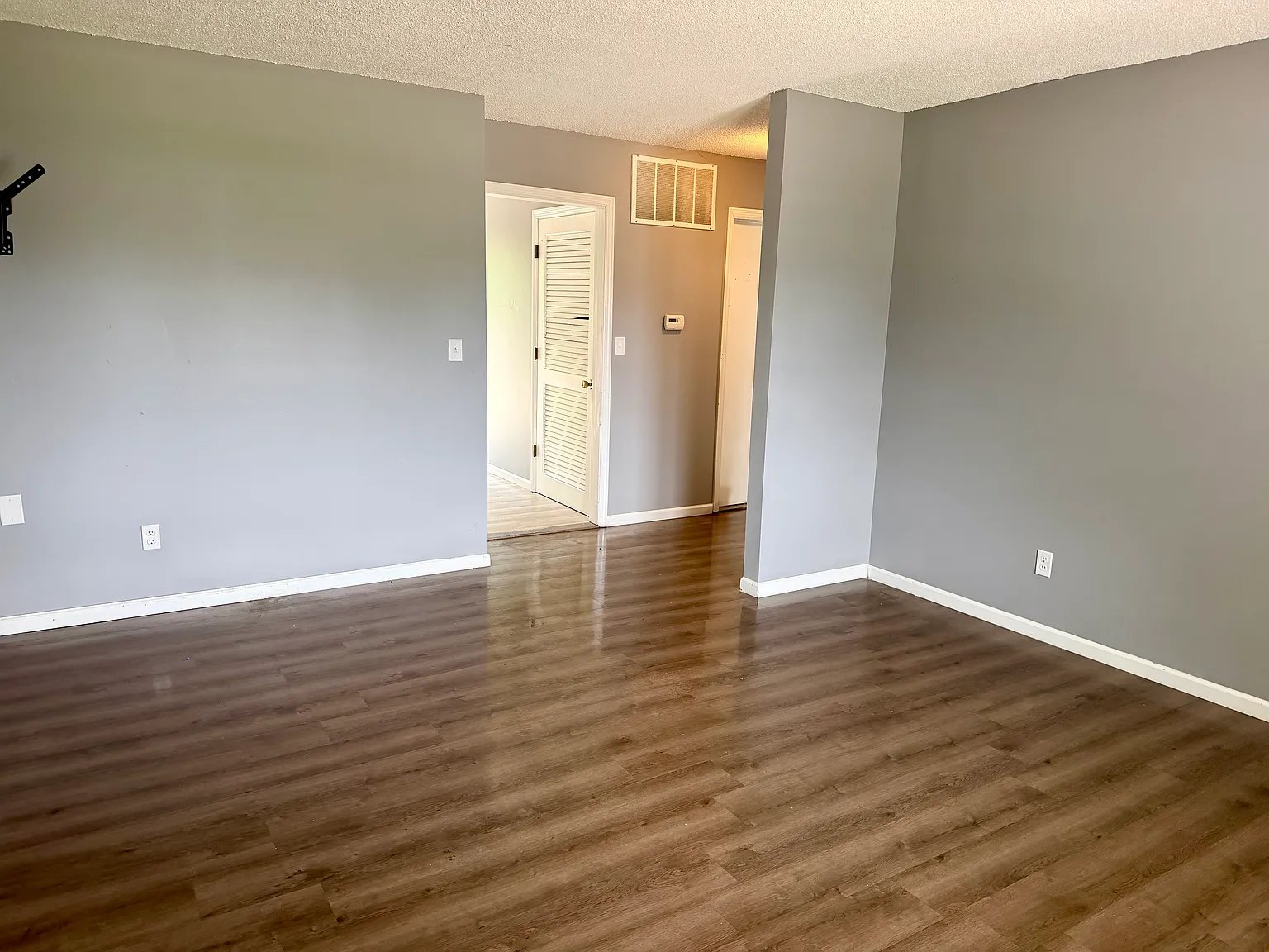 2 bed, 800 sqft, $900 — Photo 2