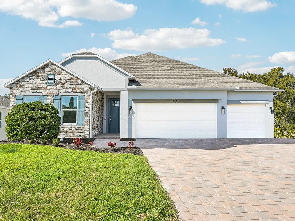 The only new homes with oversized homesites and included 3-car garages. Enjoy a quick, 1-mile to The