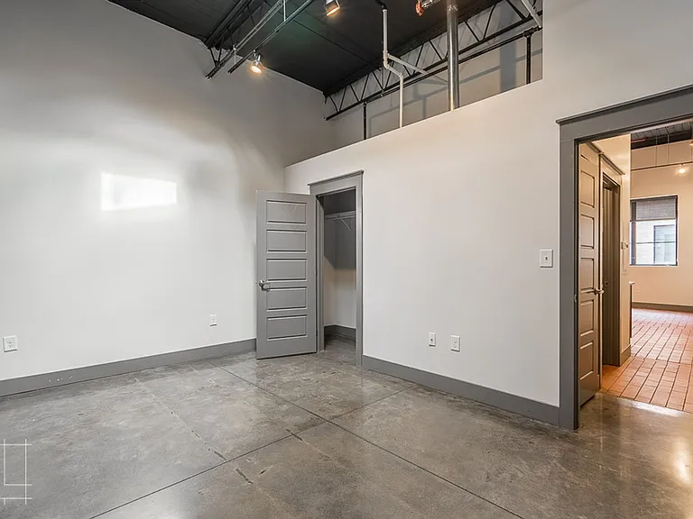 Wonder Bread Lofts — Photo 27
