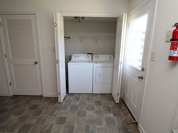 4th image of 1048 W Creek Coyote Trl APT B