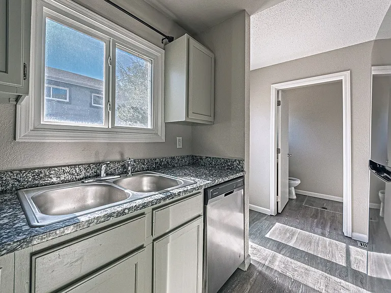 221 N Race St #D — Photo 17