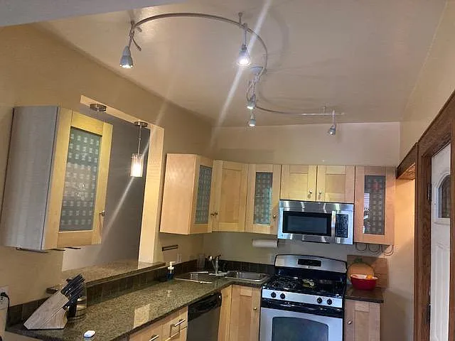 2717 Girard Ave S #201 — Photo 16