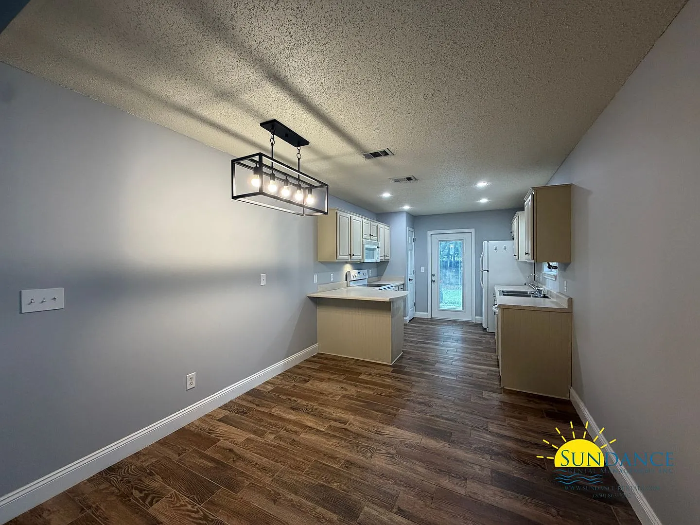Great 3-Bedroom Home in Shalimar! — Photo 4