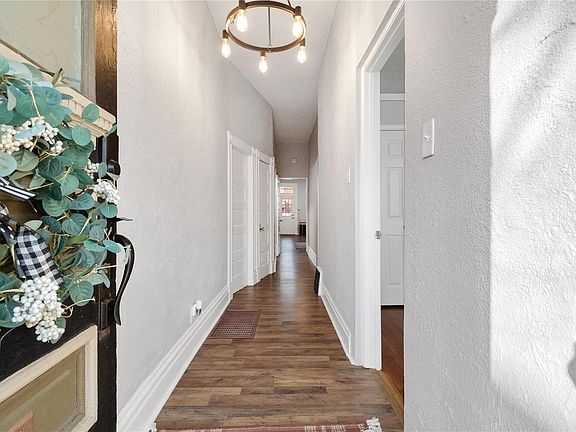3rd image of 4243 Botanical Ave