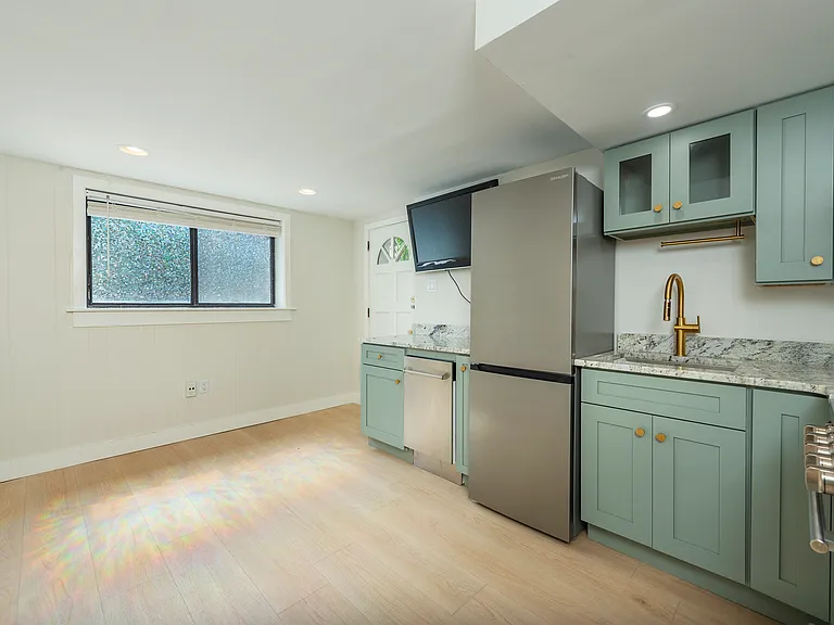 279 Kimberly Ave #7 — Photo 8